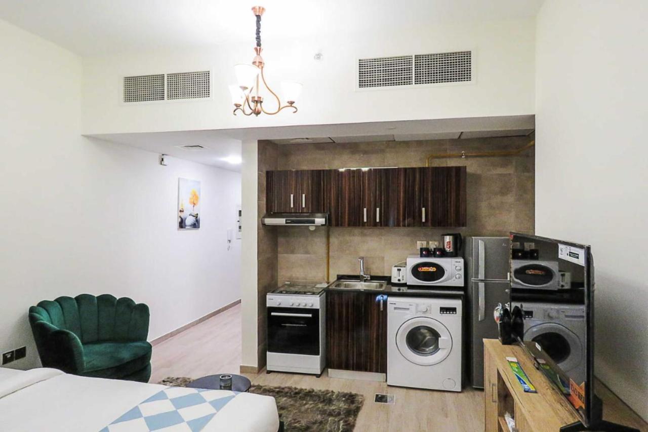 Oyo 860 Studio Apartment, Maya Tower 4, Jumeirah Village Triangle Dubái Exterior foto