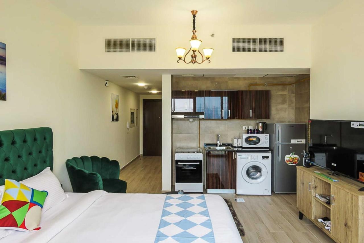 Oyo 860 Studio Apartment, Maya Tower 4, Jumeirah Village Triangle Dubái Exterior foto