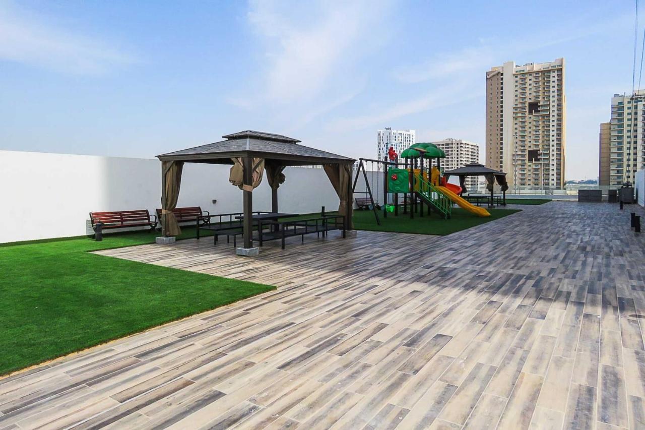 Oyo 860 Studio Apartment, Maya Tower 4, Jumeirah Village Triangle Dubái Exterior foto